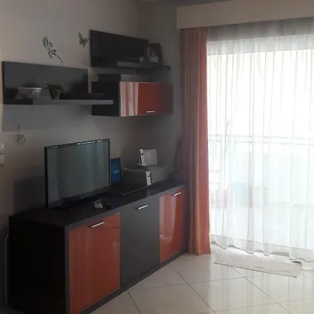 Kinder Luxury Apartment Loutráki